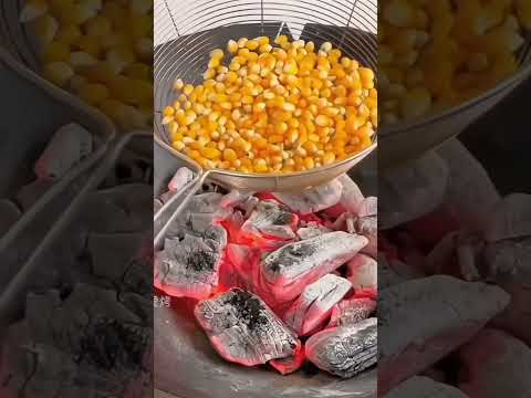 "أغرب طريقة لصنع الفشار على الجمر 🔥🍿"#فشار #مطبخ_ابداع #وصفات_سهلة #فشار_على_الجمر #افكار_مجنونة #