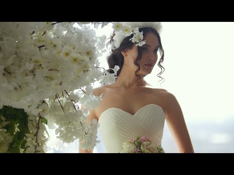 Девушка думает, что выходит замуж за бедного грузчика, пока не видит какое кольцо он надел на палец.