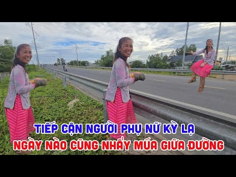 Tiếp Cận Người Phụ Nữ Ăn Mặc Như Thiếu Nữ Nhảy Nhót Giữa Đường
