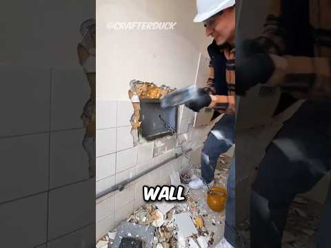 He Found a Fortune Behind the Wall! ๐๐ฎ (@CrafterDUCK)
