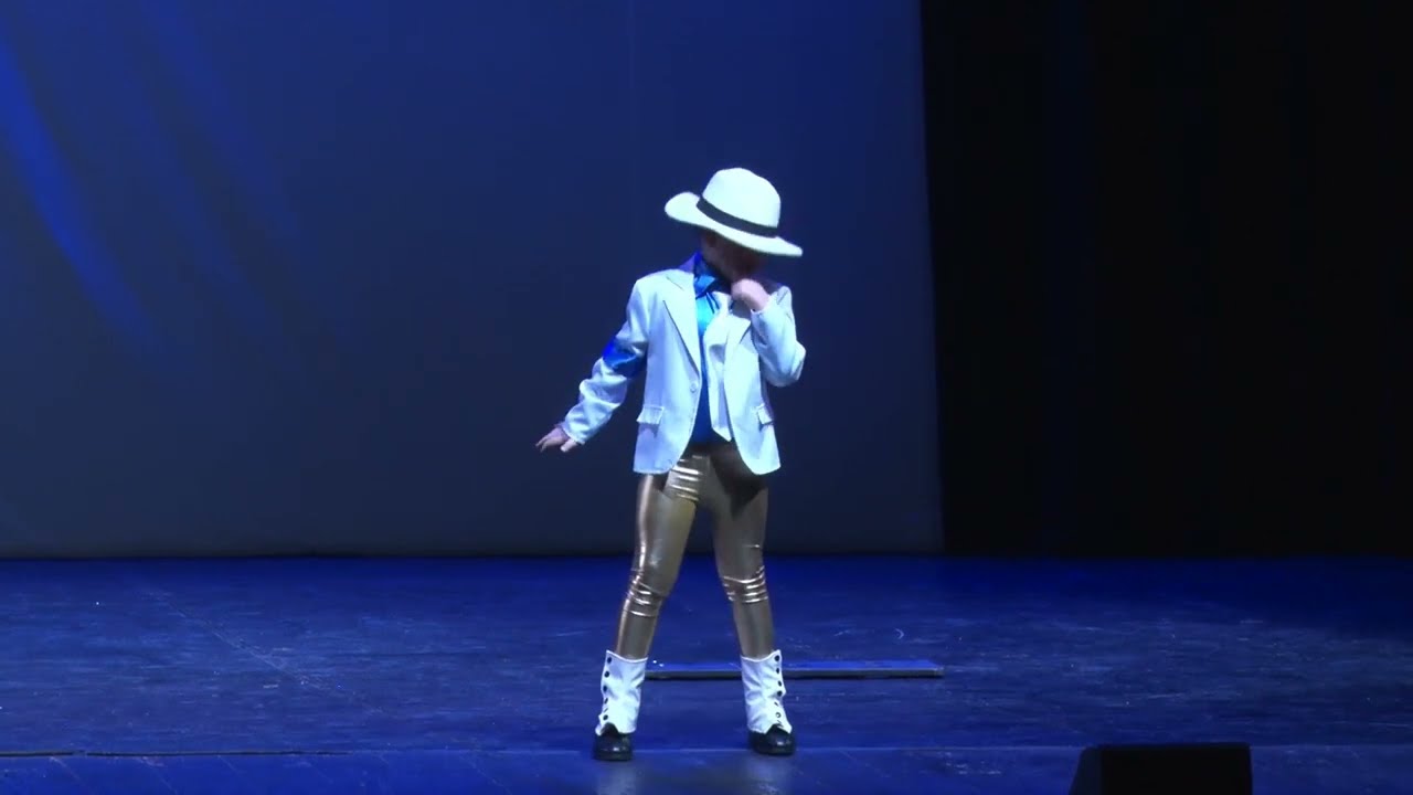 Baby impersonator of Michael Jackson
