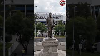 LA ESTATUA DE JOSÉ RAMÓN FERNÁNDEZ en el AZTECA