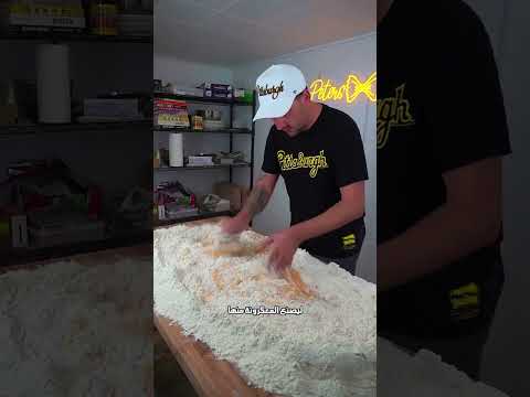صنع المعكرونة من 256 بيضة للفقراء والمحتاجين 😲