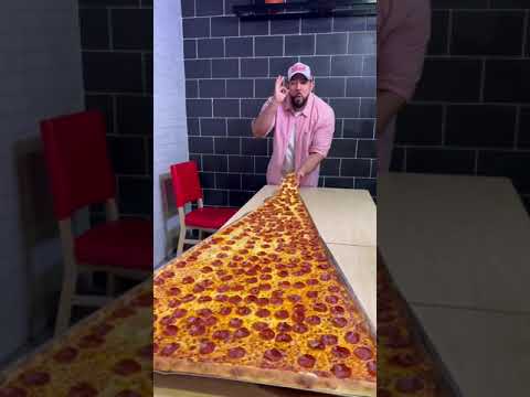 اكبر قطعة بيتزا في العالم 🍕Worlds largest pizza slice
