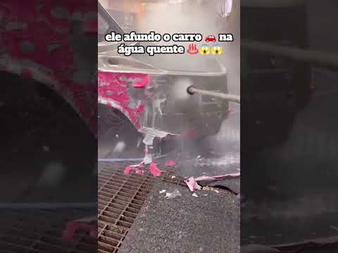 tirou a tinta do carro com água quente