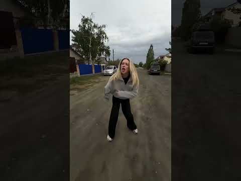 Не ешь червячков у мамы в машине