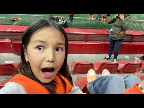 ANDRÉ JUGO EN UN ESTADIO + PONIENDO EL ARBOLITO DE NAVIDAD | KARLA CELIS VLOGS