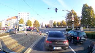 Kompilace ze silnic. Frajer 100 km/h přes vesnici, děvčata to neustála.