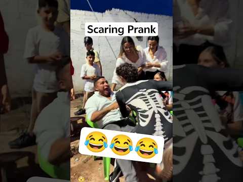 Funny Scare Prank 😂😂😂