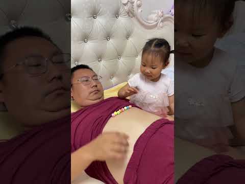 Too sour Dad can't bear it Father and Daughter Father and Daughter Daily