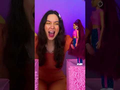 هي تستمتع كثيرًا مع دمى باربي الخاصة بها! 💕🎀 #مرح_باربي