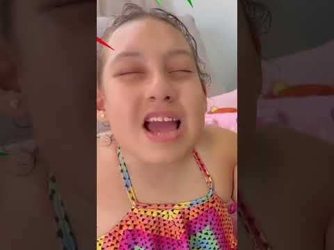 Maria Clara MC Divertida e JP em uma Aventura na Piscina #shorts