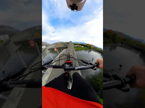 IS THAT THE CYCLE LINE ON THIS BRIDGE ?! - ANTONI VILLONI