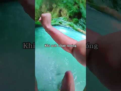Anh chàng phát hiện chiếc lỗ bí ẩn ẩn trên đường về nhà 🫠 #shorts