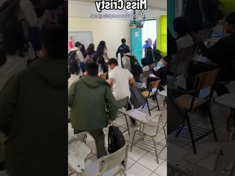 Guru Ini Tidak Sadar, Muridnya Terus Berkurang Setiap Ia Menoleh! #shorts