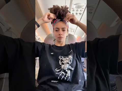 ازاي بعمل شعري الكيرلي الأناناسة . ازاي بحافظ علي شعري الكيرلي وانا مسافرة بطريقة تسريحة الاناناسة