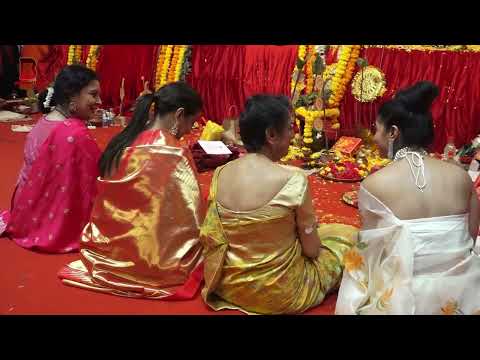 Kajol's Son Yug Devgn Makes Fun With Maasi Tanuja At North Bombay Navratri Durga Pooja Samiti 2022