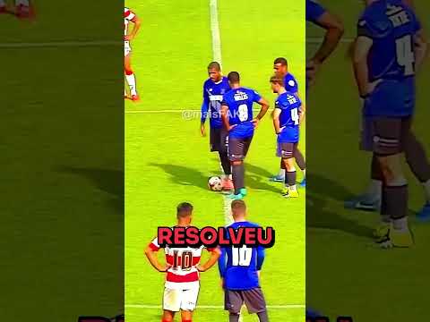 DEIXOU FAZER O GOL!