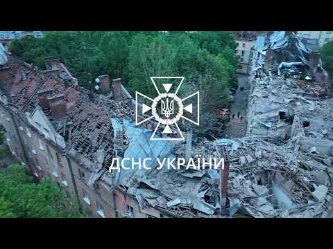 Львів: рятувальники ліквідовують наслідки ворожої атаки