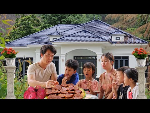 Making cakes from sweet potatoes, a rustic dish of the countryside