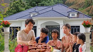 Making cakes from sweet potatoes, a rustic dish of the countryside