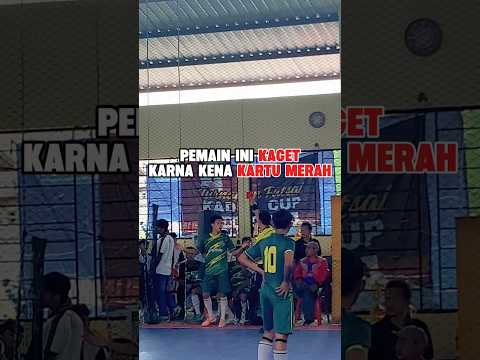 Pemain kaget kena kartu merah karna kesalahan sepele ini…
