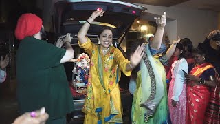 Isha Koppikar With Family At Ganpati Visarjan