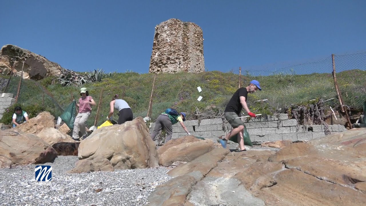 Mares 0.0, retira casi 900 kilos de residuos de las playas de Málaga