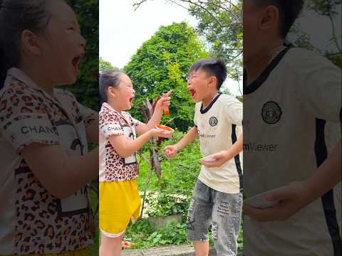 Thử thách ăn xúc xích đúng cách ,kem dưa hấu ,kẹo dâu và kem Celano