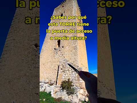 ¿Sabes por qué esta TORRE tiene la puerta a media altura?