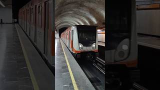 Metro CDMX - Tren CAF/BOMBARDIER NM-02 entrando a la estación Camarones de la Línea 7