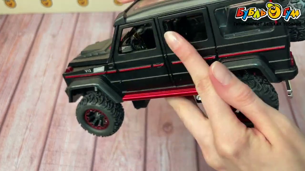 Модель авто Lanson Toys Mercedes-Benz G55 черно-красная 1:24 20см с 6лет - видео
