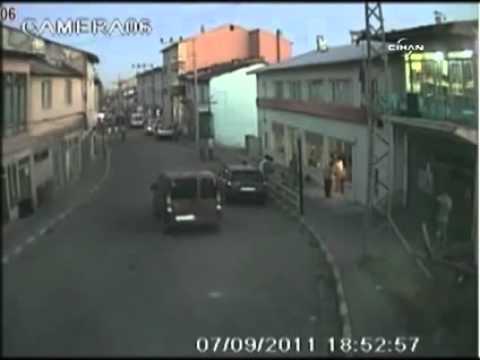 Saldırı Anı - 6 Teröristle Tek Başına Çatışan Özel Harekat Polisi Faciayı Önledi!