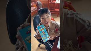 Người Rừng được anh Tippi tặng hộp bút Kun | Tippi Tv #tippitv