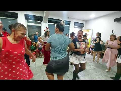 bailan aguita de coco !