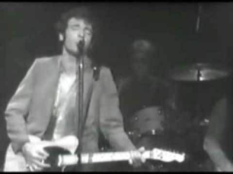 bruce-springsteen-the-e-street-band-because-the-night-14-22-radcla