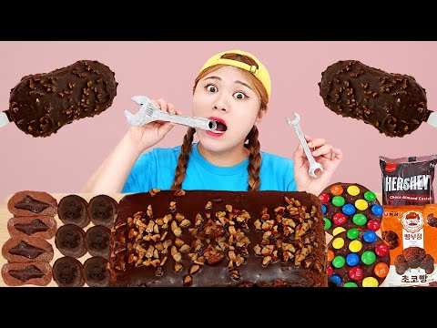 ASMR MUKBANG 초콜릿디저트 초코 아이스크림 케이크 빵 먹방 CHOCOLATE DESSERT ICE CREAM EMOJI EATING SHWO | HIU 하이유