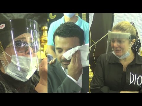 انهيار شهيرة وعمرو ورانيا بالبكاء  في عزاء محمود ياسين