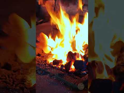 الحدَّاد يحوِّل المعدن إلى فن مبهر! 🔥✨
