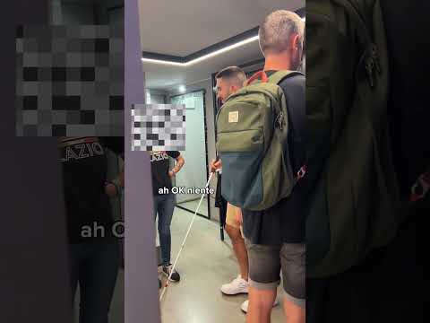Scherzo allo store Roma e Lazio #pranks #romafc #lazio #calcio #cecità #ironia