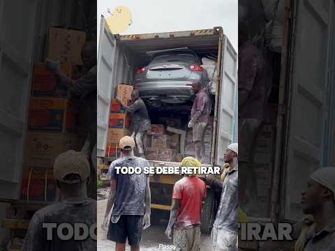 Asà se entregan coches en áfrica: ¡todo cabe!