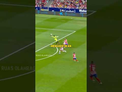 Kiper ini Layak Mendapat Kartu Merah