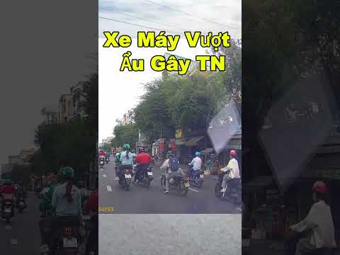 Ông Chú Vượt Ẩu Gây TN Cho Em HS. #shorts #vlog #giaothong #tainan #tainangiaothong #oto