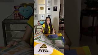 ELA TEM O ÁLBUM GIGANTE DA COPA E FIGURINHA GIGANTE DO NEYMAR!