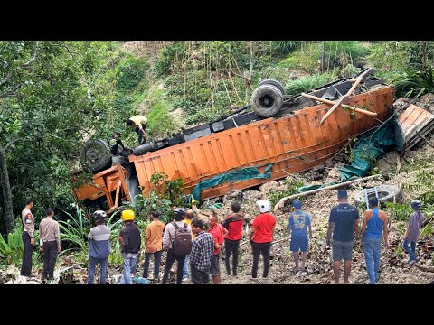 INN4LILL4HI‼️Ratusan Orang Menatap Sedih, Truk Dari Lampung Masuk Ke Jurang Sedalam 50 Meter