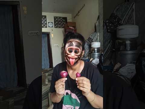 Baby Monkey Tastes a Lollipop… Then Bursts Into Laughter! 🍭😂