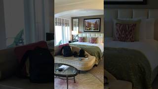 ROOM TOUR of a Deluxe Room with Balcony at The Beverly Hills Hotel  #TheBeverlyHillsHotel #RoomTour