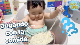 Mi bebé juega con la comida.............. 🫠