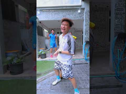 ทายให้ถูกใครเตะ #challenge #gamechallenge #เล่นกับเพื่อน #เกมฮาๆ #thesnack #จีโน่ #ปอนด์ #กาย #short