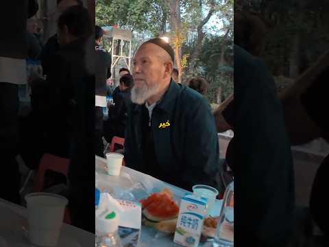 اكبر تجمع للمسلمين في الصين 🇨🇳 افطار صائم داخل المسجد 🕌 انصدمت من العدد الكبير